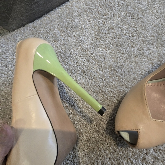 Stuart Weitzman Women's Peach Peep-Toe Heels- Nude & Lime - Picture 11 of 11